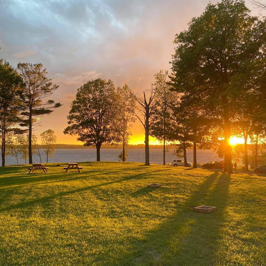 Stoco Lake Lodge Tweed Екстериор снимка